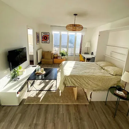 Daire Bright Near Paris & La Defense *